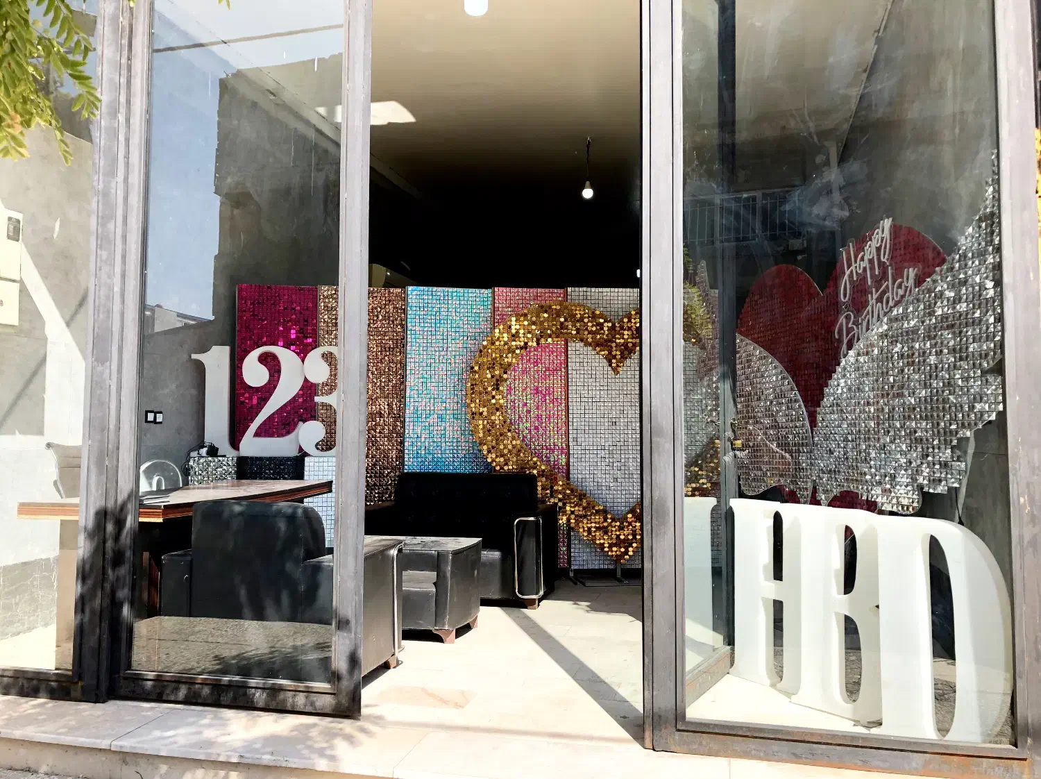 بکگراند پولکی|خدمات پذیرایی، مراسم|باغستان, |دیوار