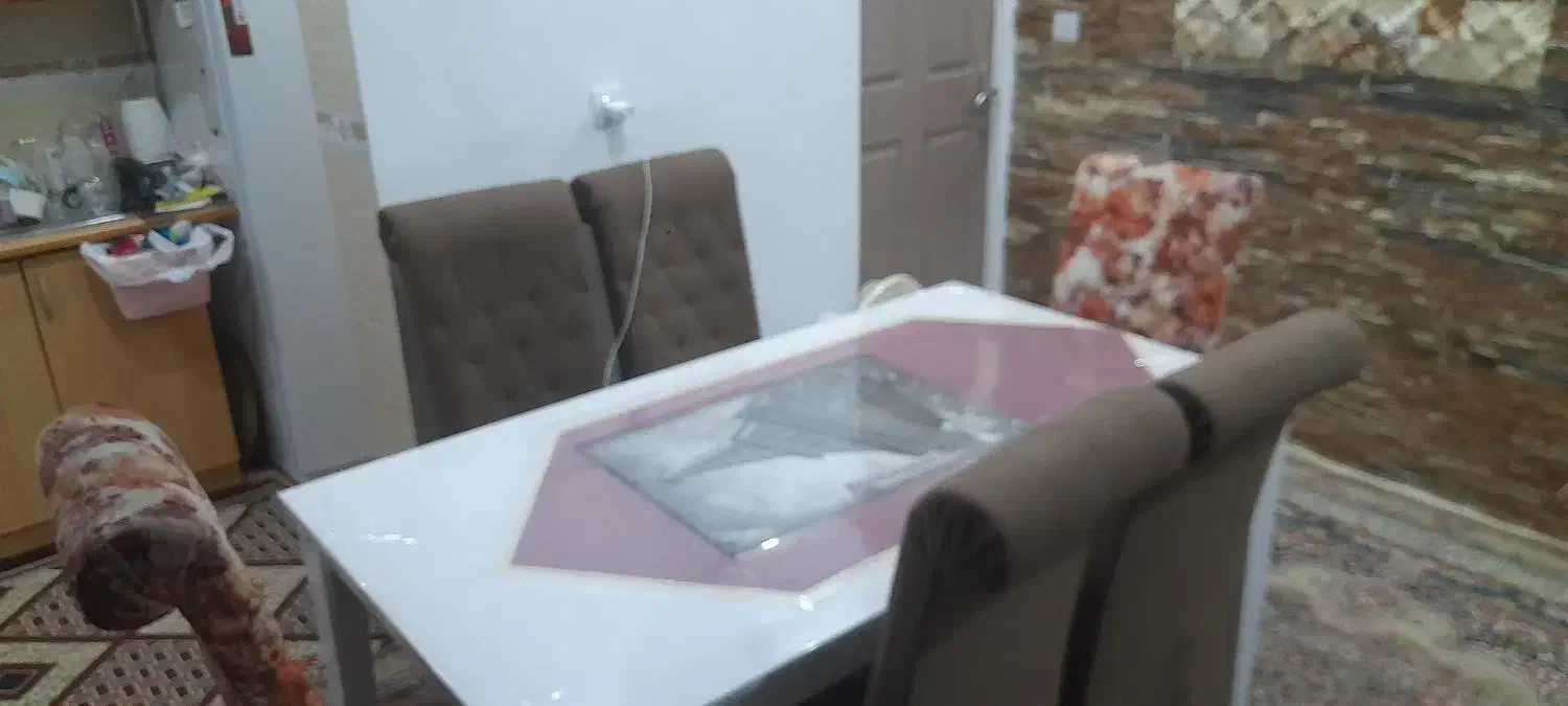 سالم بدون تو رفتگی|میز و صندلی غذاخوری|بندر انزلی, چهارفریضه|دیوار