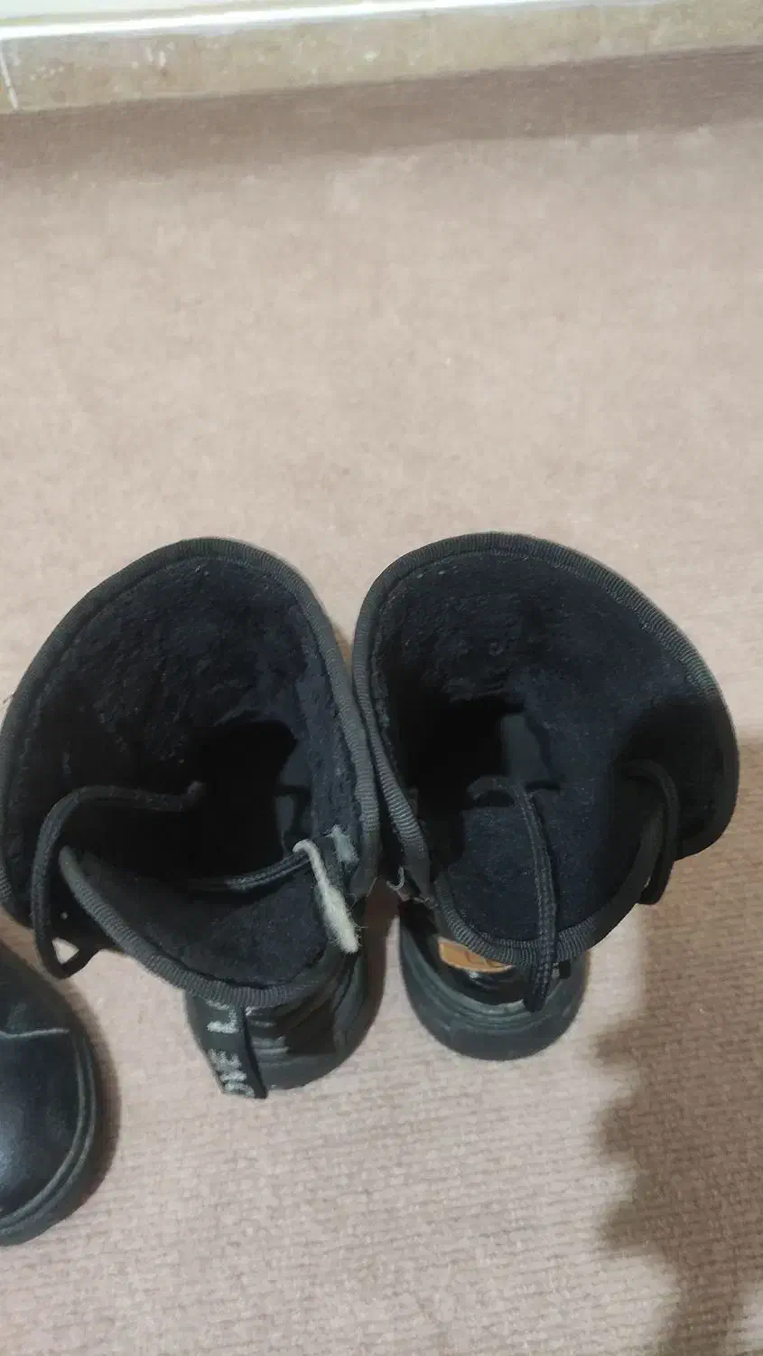 تعدادی کفش بچگانه|کفش و لباس بچه|شیراز, شهرک والفجر|دیوار