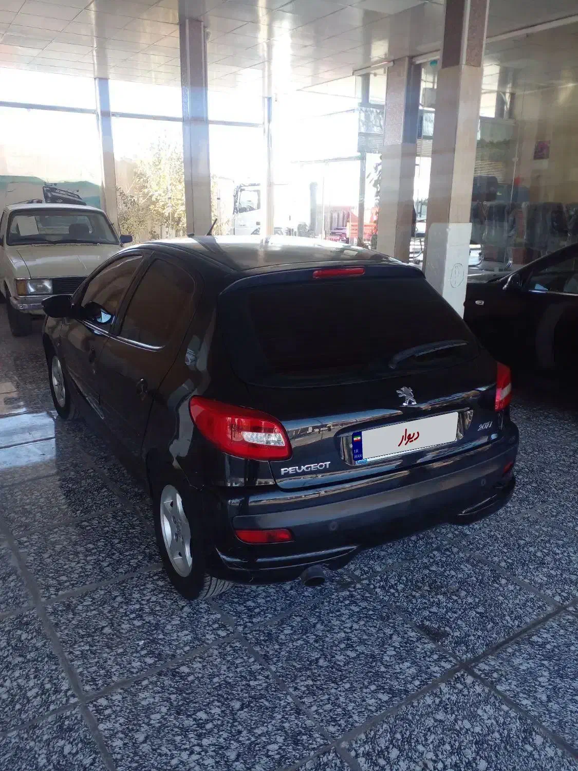 ۲۰۷ مشکی دوتیکه رنگ|خودرو سواری و وانت|اسدآباد, |دیوار