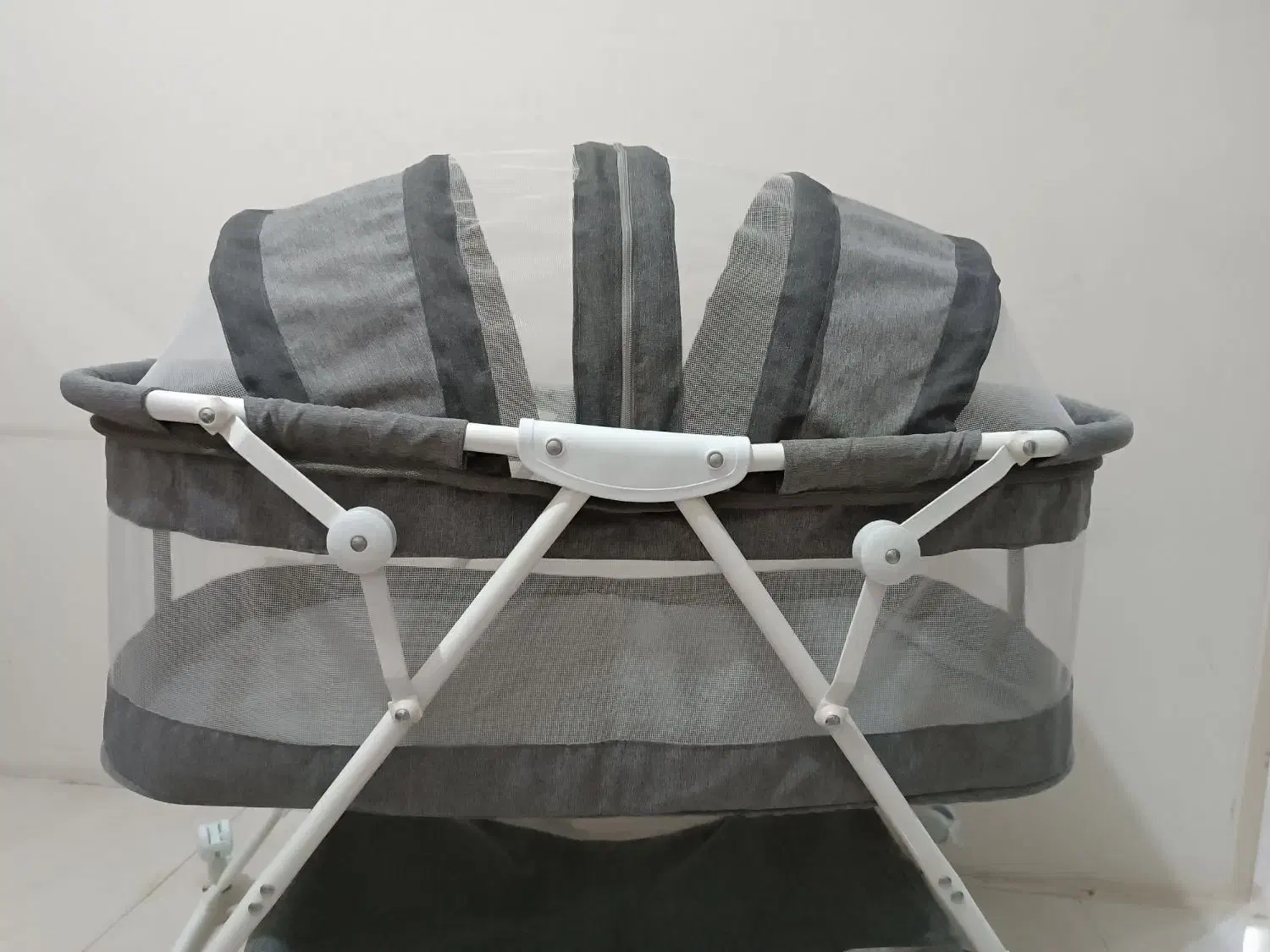 تخت کنار مادر ـ روروئک|تخت و صندلی بچه|ری, منصوریه منگل|دیوار