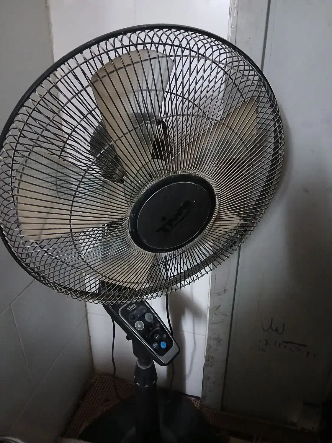 ماشین لباسشویی ۳تومان پنکه هم ۳تومان|ماشین لباسشویی و خشک‌کن لباس|حمیدیا, |دیوار