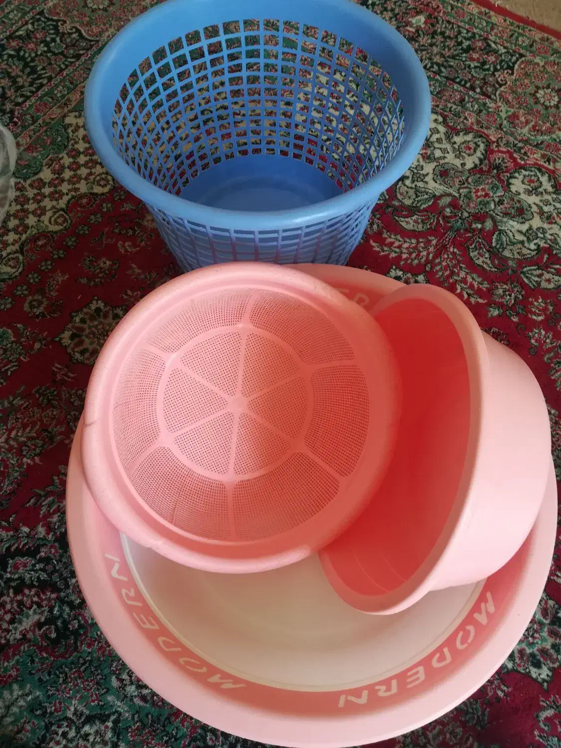 تشت و آبکش|ظروف نگهدارنده، پلاستیکی، یک‌بارمصرف|یزد, |دیوار