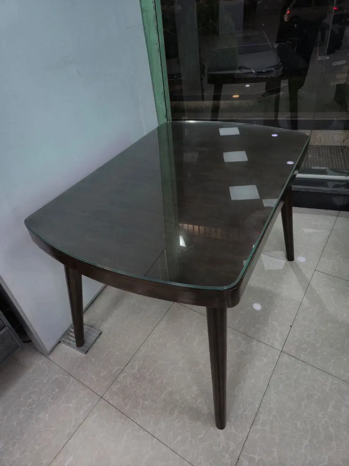 میز، و تعدادی صندلی 5.۰۰۰.۰۰۰|مبلمان اداری|رشت, دیلمان|دیوار