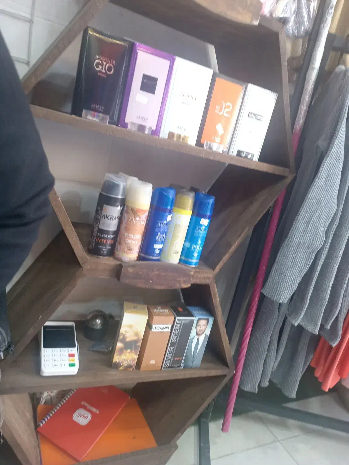 استند|کتابخانه، شلف، قفسههای دیواری|نجفآباد, ویلاشهر|دیوار