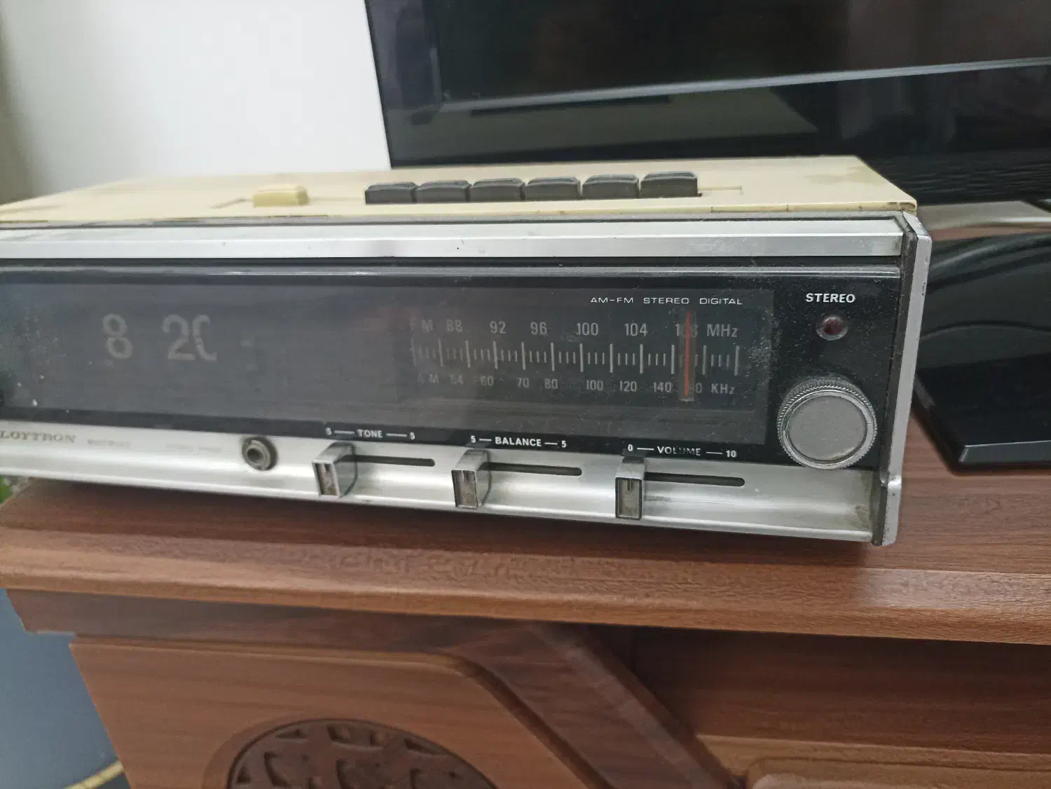 رادیو قدیمی|کلکسیون اشیاء عتیقه|قرچک, داوود آباد|دیوار