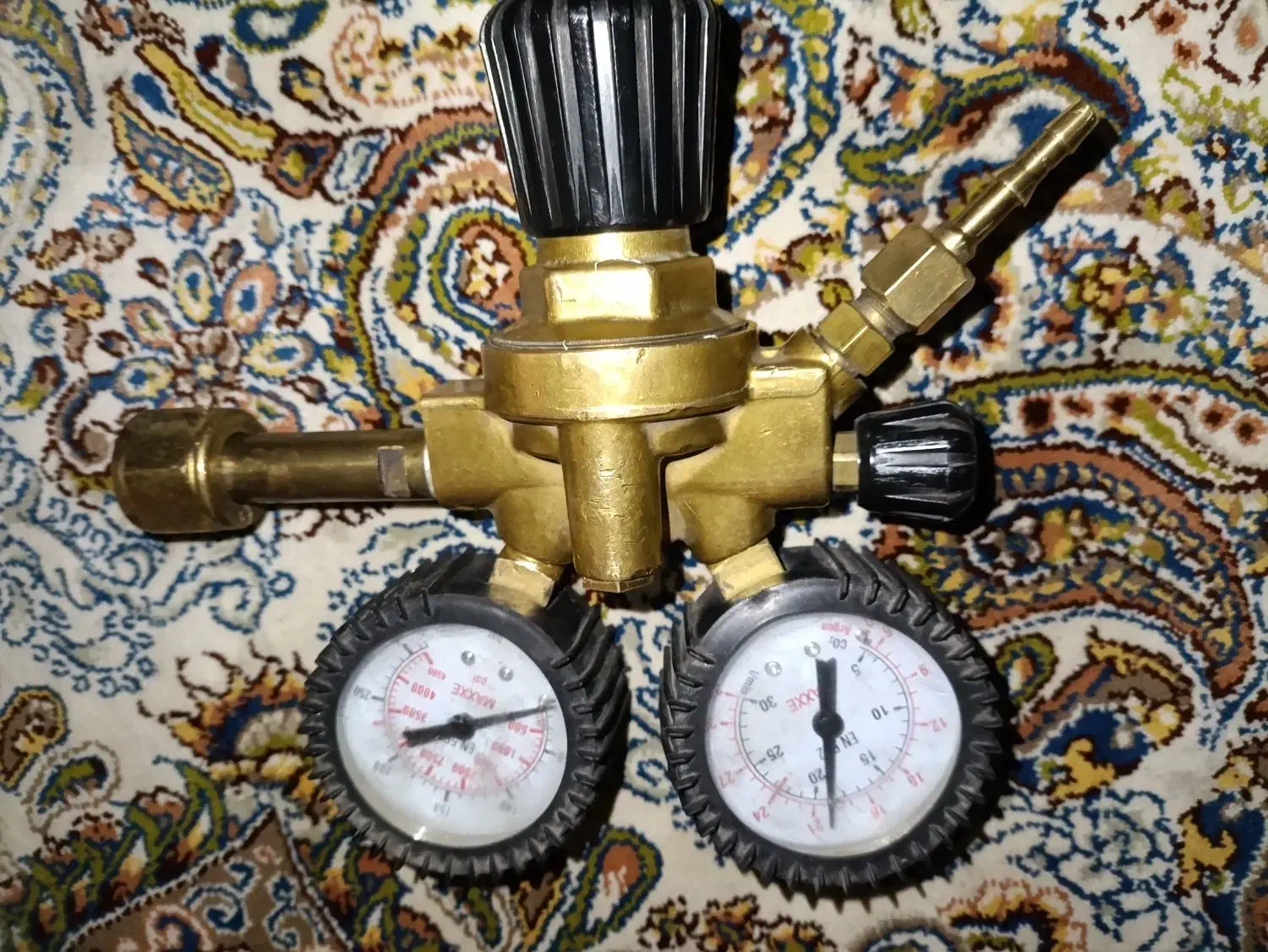 مانو متر|ابزارآلات|رباط‌کریم, رباط‌کریم|دیوار