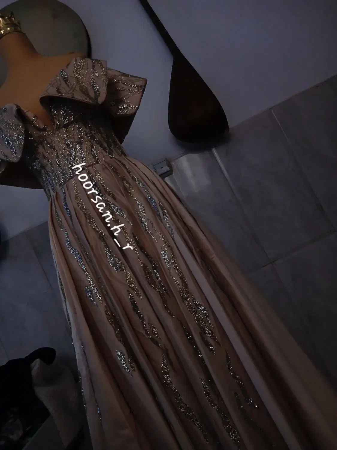 لباس مجلسی|لباس|تربت جام, حافظ|دیوار