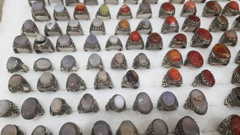 گیوه|کیف، کفش، کمربند|شوشتر, |دیوار