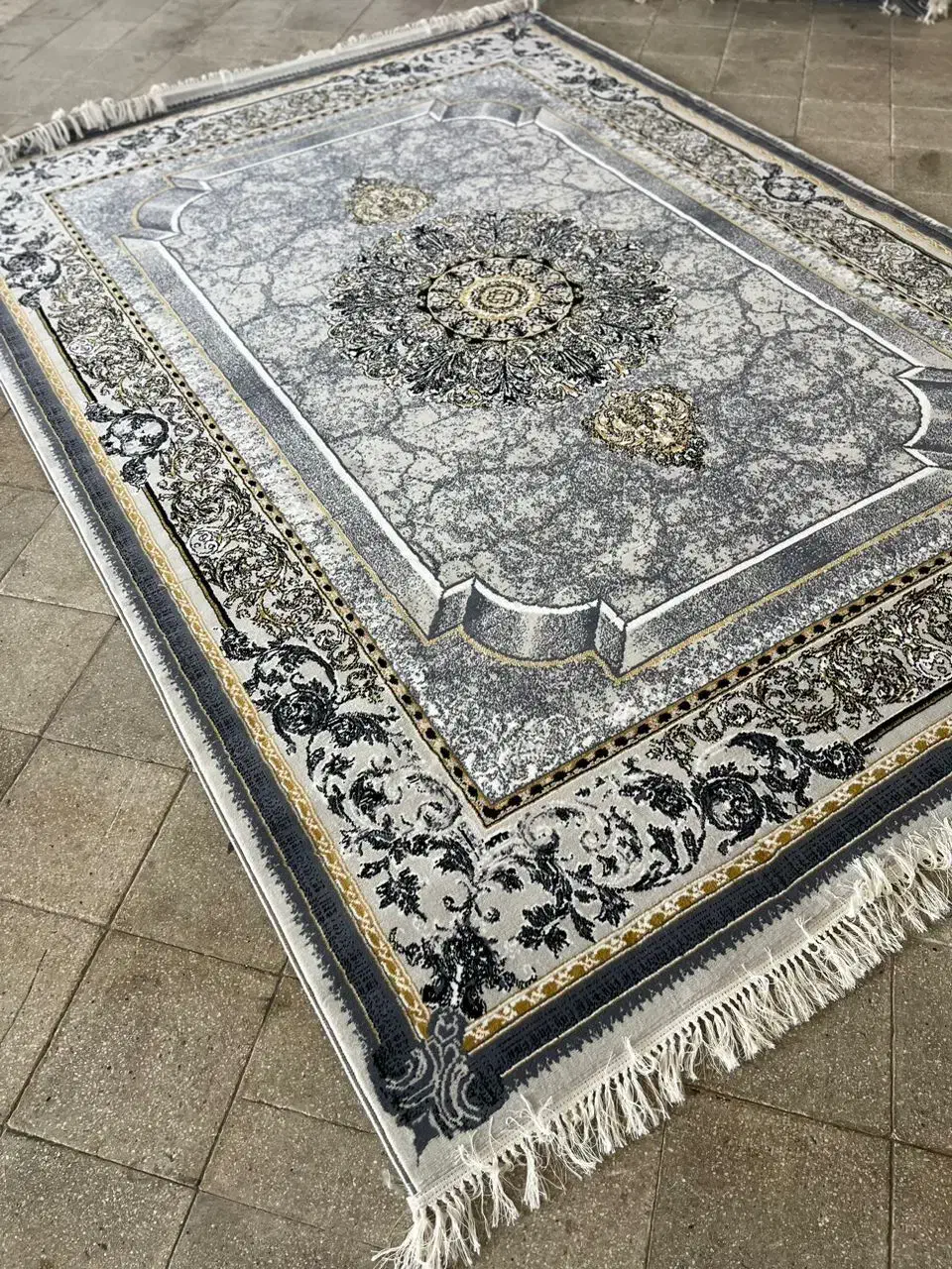 پناه نقره ای|فرش|اصفهان, زاجان|دیوار