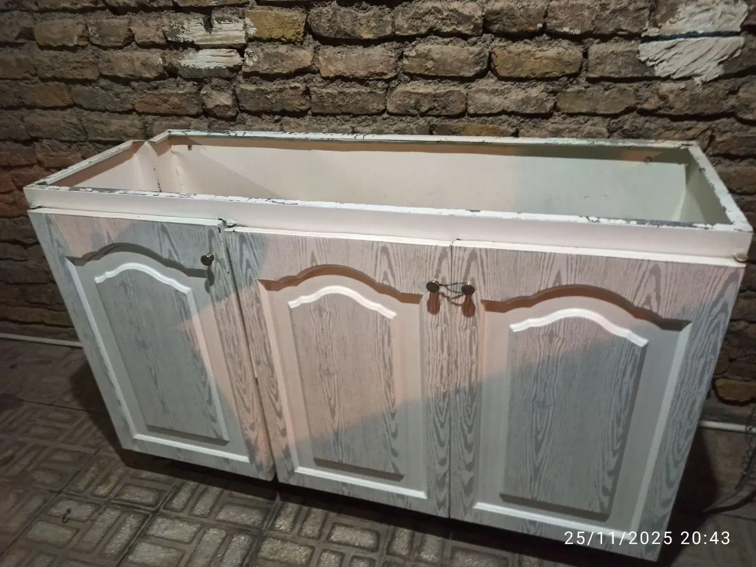 ‌یک‌عدد‌کابینت‌‌۳در‌و‌میز‌کار‌‌به‌فروش‌میرسد‌|مصالح و تجهیزات ساختمان|گرمسار, |دیوار