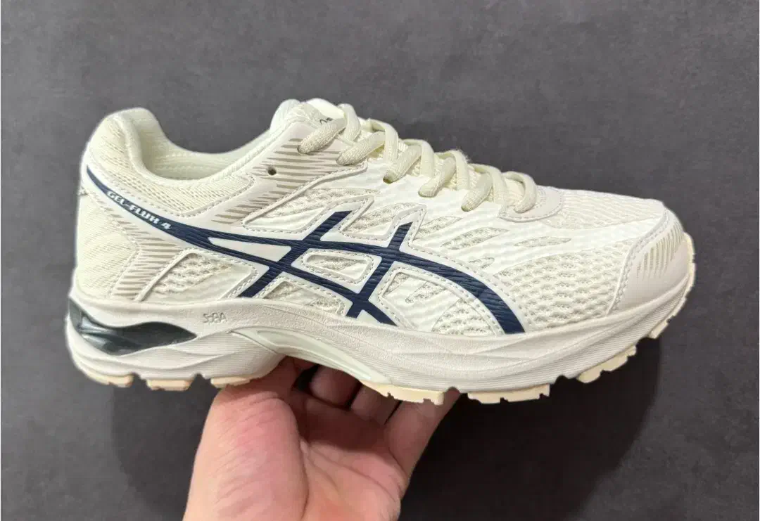 کتانی اسیکس اورجینال|کیف، کفش، کمربند|کرج, حصارک پایین|دیوار