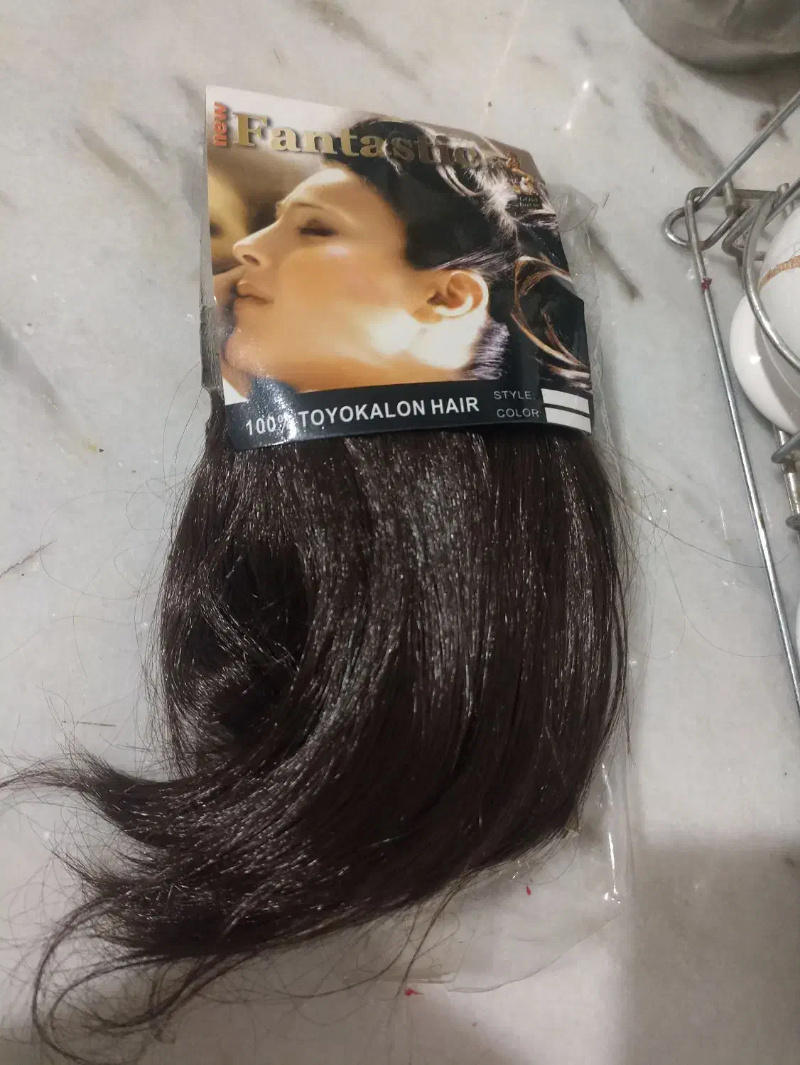 سه عدد مو مصنویی نواستفاده نشده|آرایشی، بهداشتی، درمانی|صحنه, |دیوار