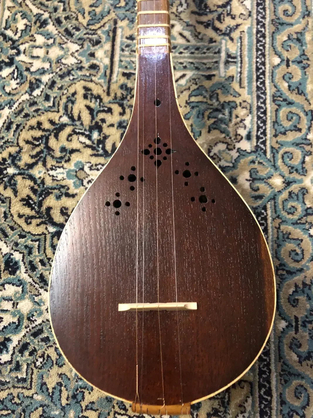 سه تار|سازهای سنتی|کرج, برغان|دیوار