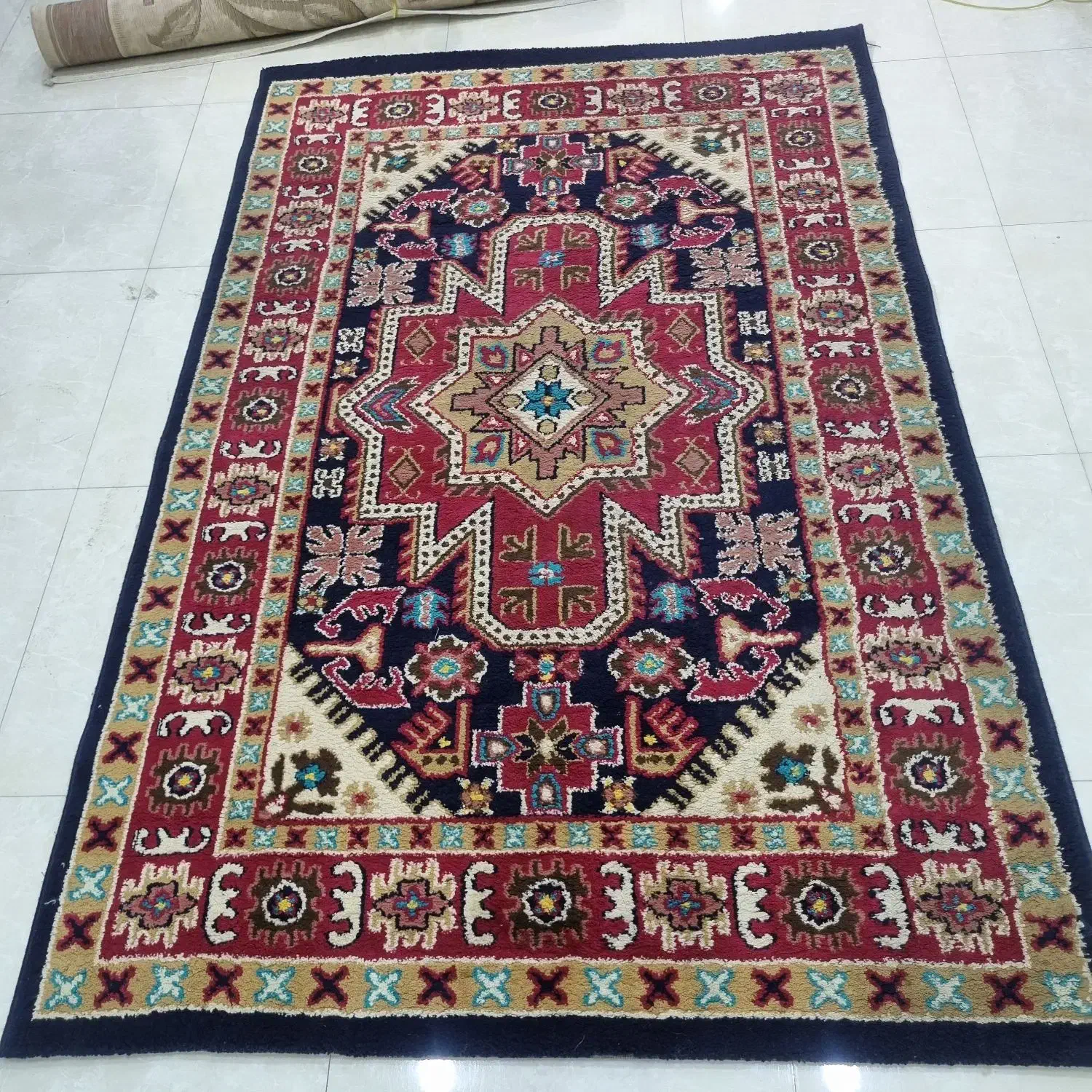 تعدادی فرش.۴متری کارکرده|فرش|محمدشهر, همایون ویلا|دیوار