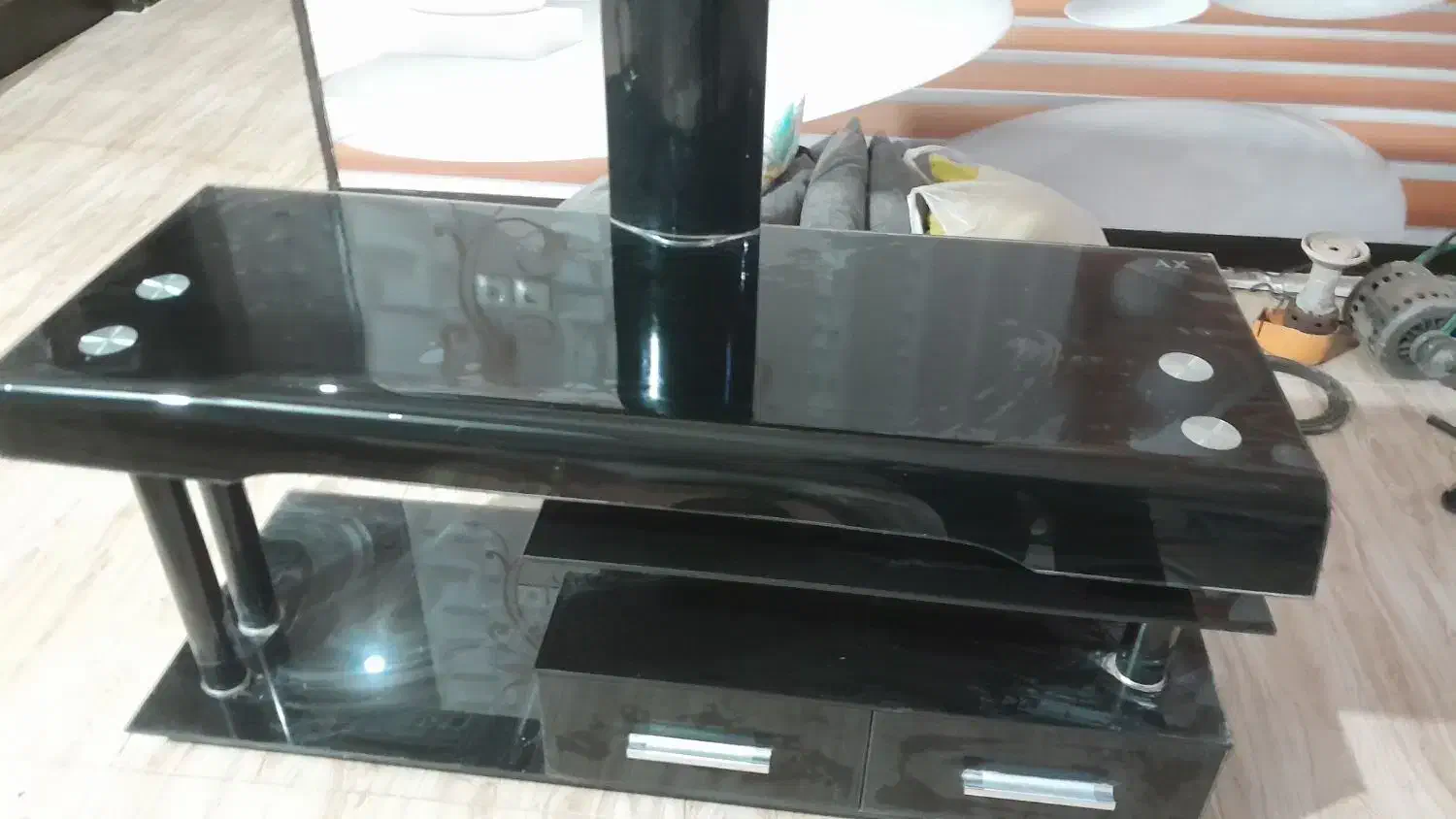 میز تلوزیون شیشه ای مشکی|میز تلویزیون|شاهینشهر, طالقانی|دیوار