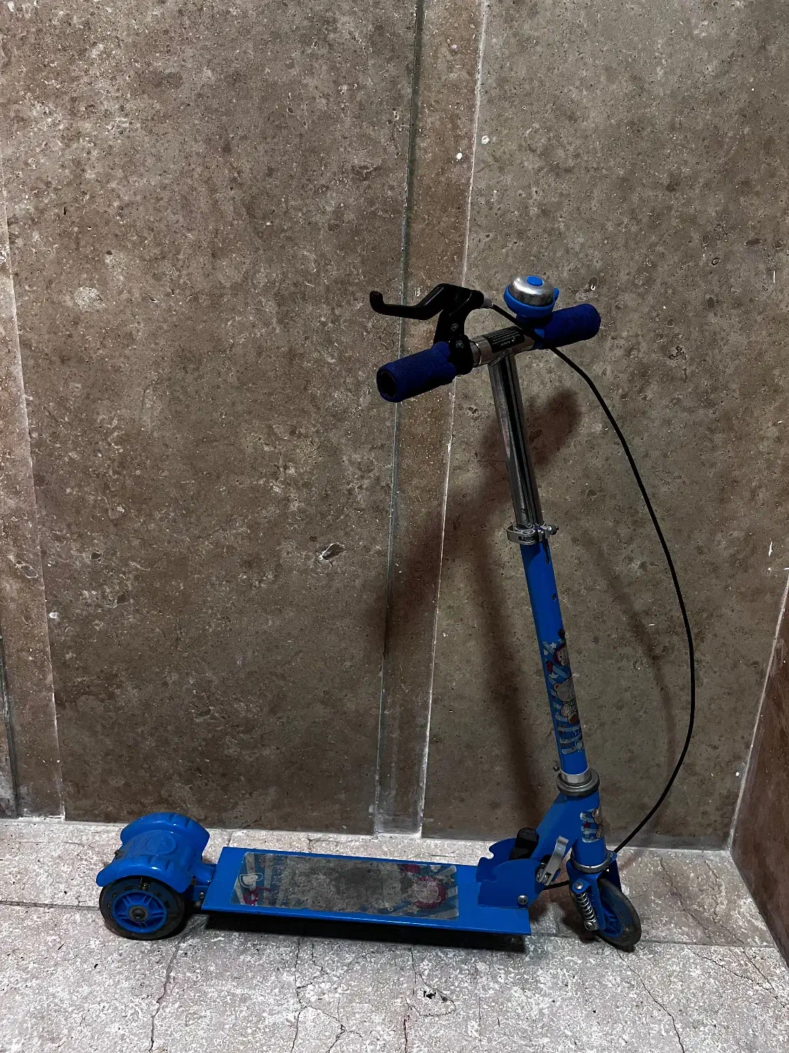 اسکوتر|دوچرخه، اسکیت، اسکوتر|بابل, |دیوار