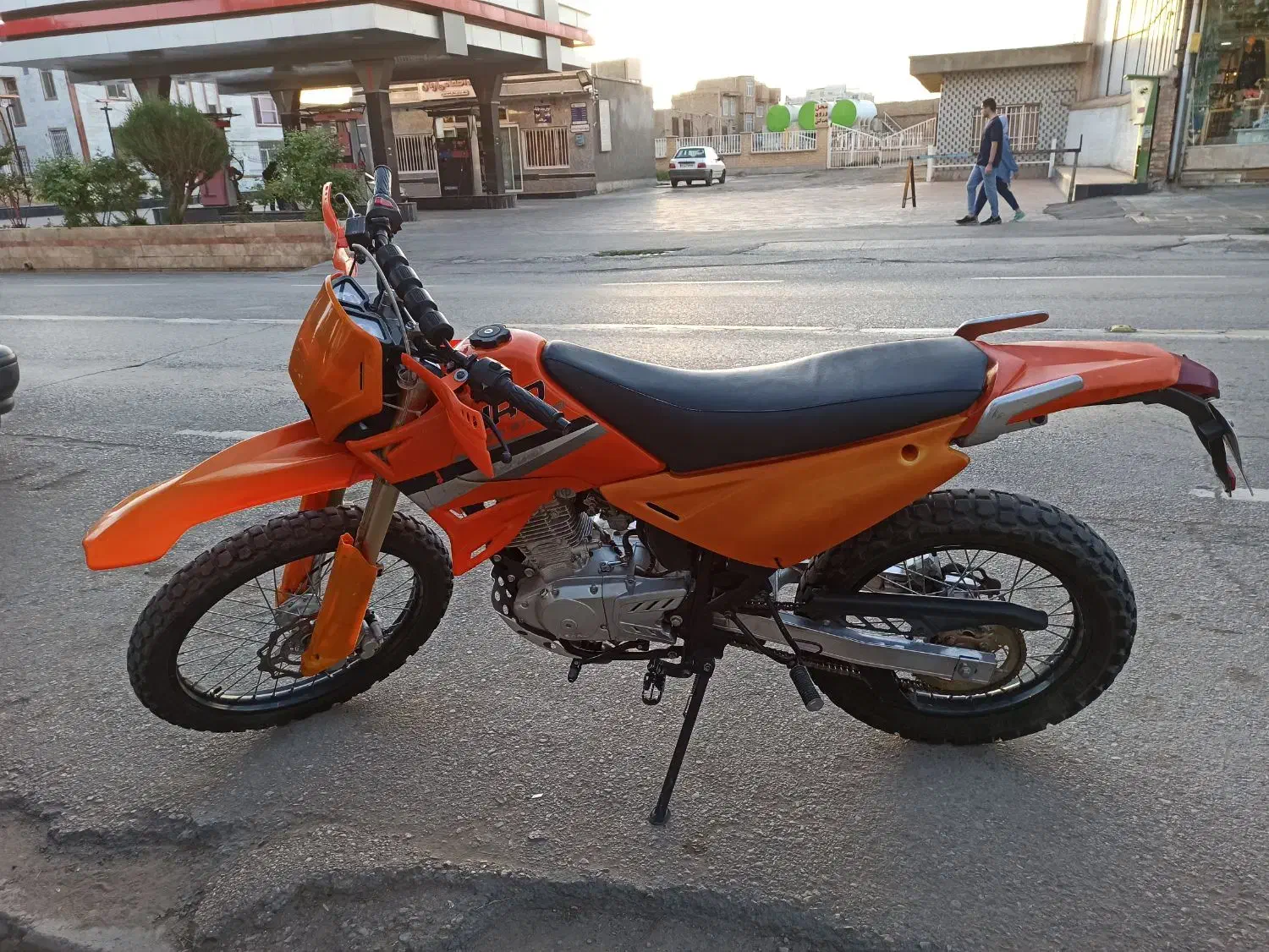 پیشرو گلد انجین روان|موتورسیکلت|اسفراین, |دیوار