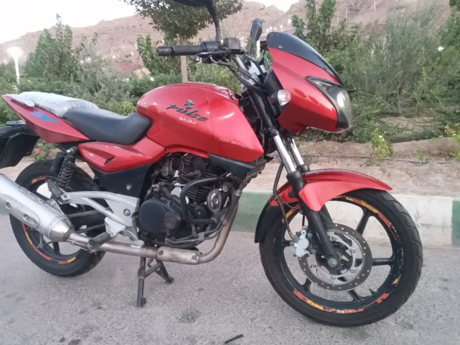 موتور پالس ۲۰۰ - مدل ۹۲|موتورسیکلت|قم, بنیاد|دیوار