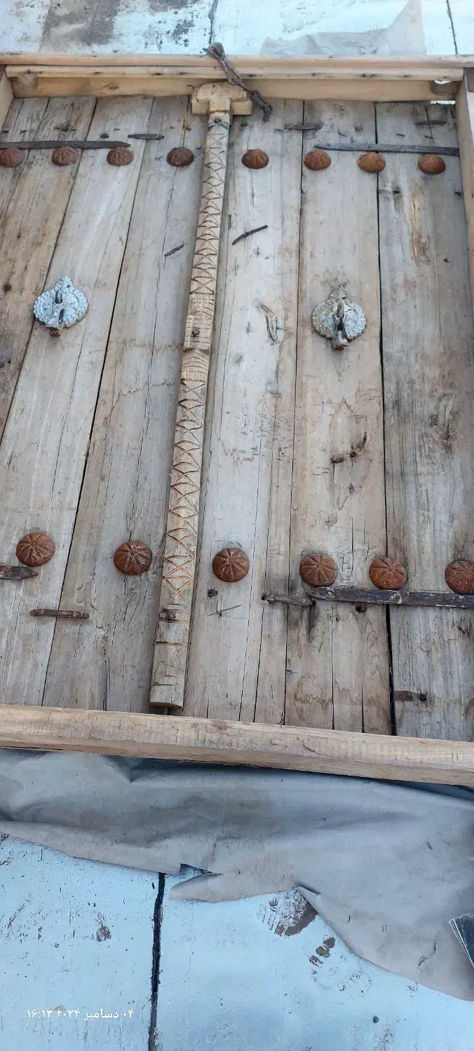 یک عدد درب حیاطی چوبی با دوعدد پنجره چوبی|مصالح و تجهیزات ساختمان|نیشابور, فضل|دیوار