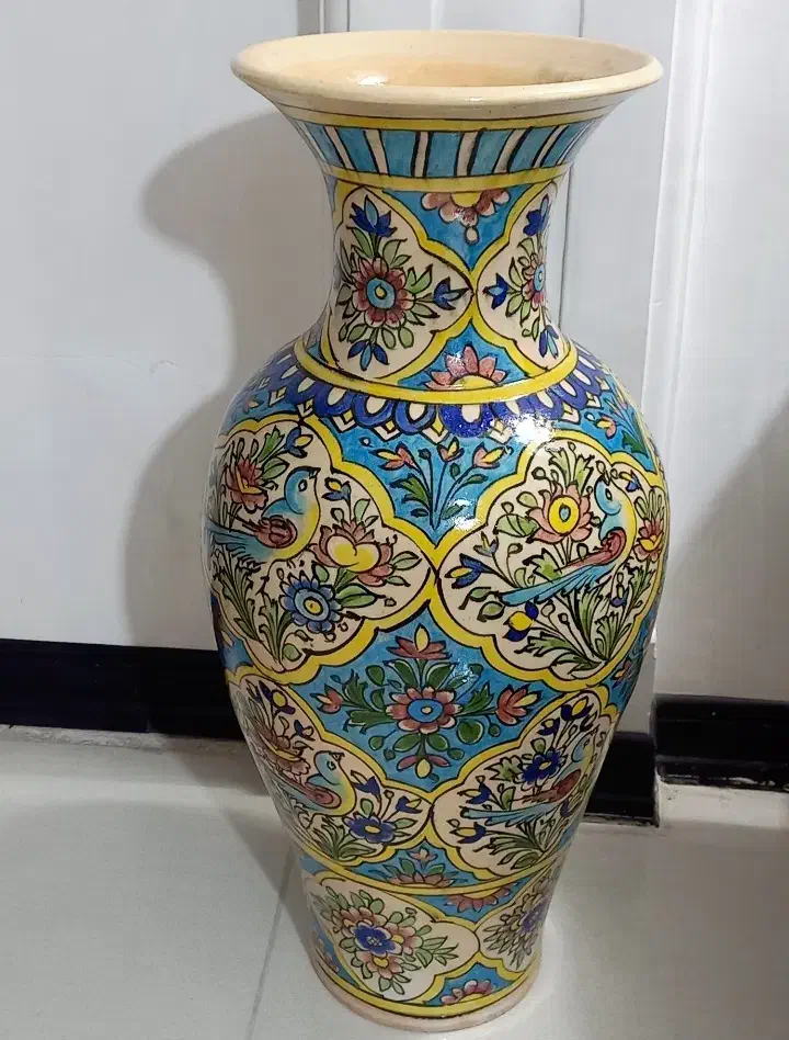 گلدان بزرگ کنار سالنی|صنایع دستی و سایر لوازم تزئینی|شیراز, شهرک والفجر|دیوار