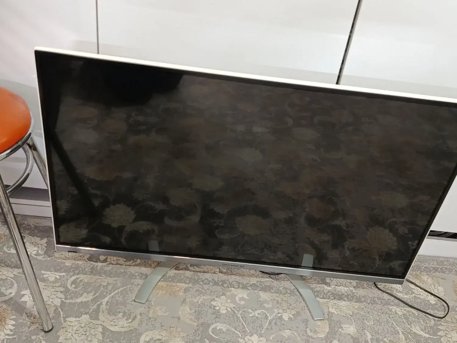 تلویزیون 42 اینچ|تلویزیون و پروژکتور|قرچک, میرزائی شمالی|دیوار