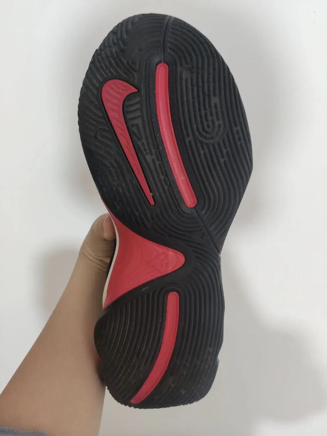 کفش|کیف، کفش، کمربند|لالجین, |دیوار