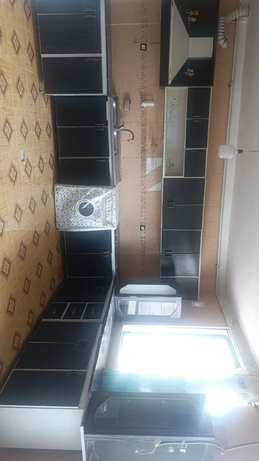 کابینت ها سالم به همراه هود و سینگ ودوتا ویترین .|آب‌چکان و نظم‌دهنده ظروف|همدان, |دیوار