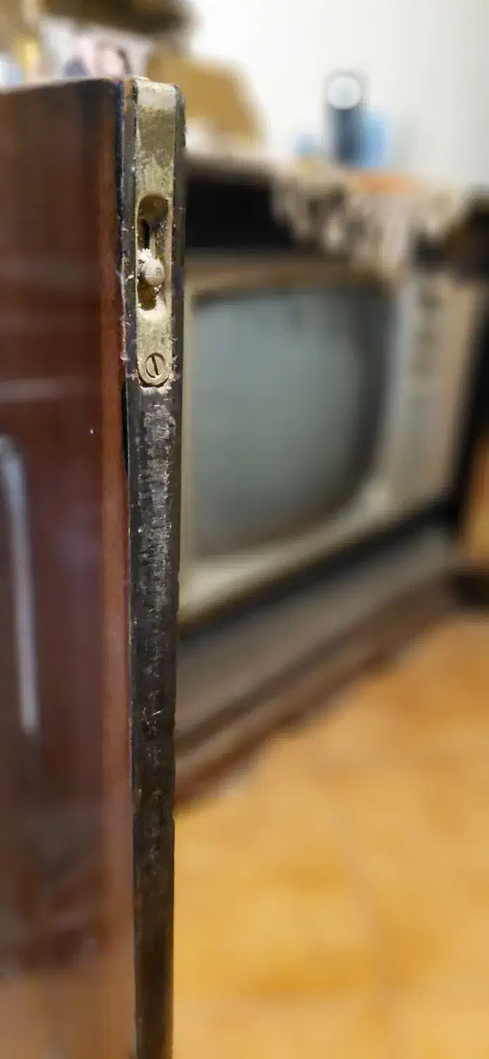 تلویزیون قدیمی وسترن هاوس|کلکسیون اشیاء عتیقه|بابل, |دیوار