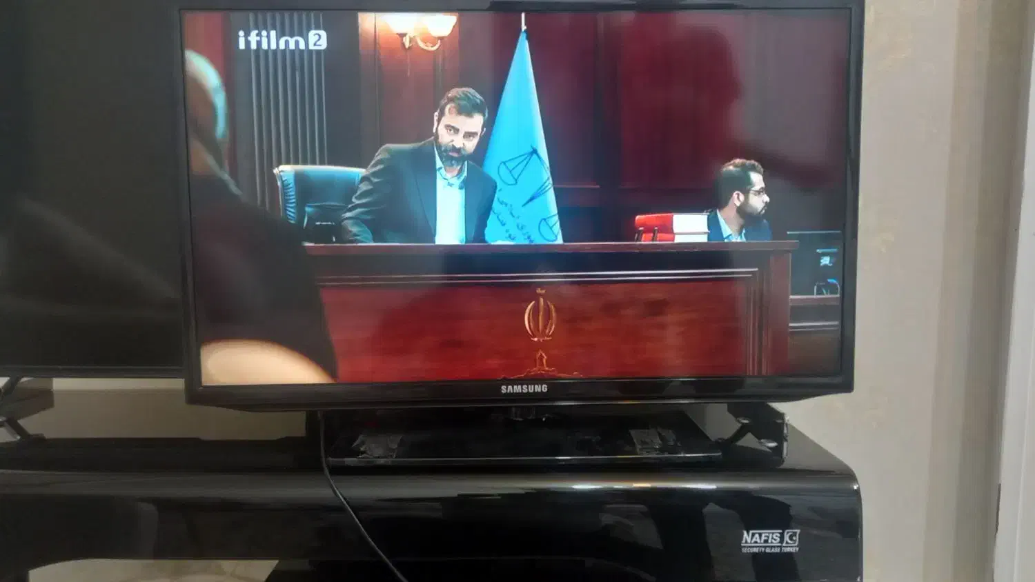 تلویزیون|تلویزیون و پروژکتور|اصفهان, آبشار|دیوار