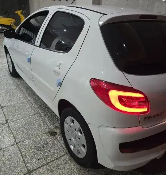 پژو 207 98 سفید|خودرو سواری و وانت|قم, سالاریه|دیوار