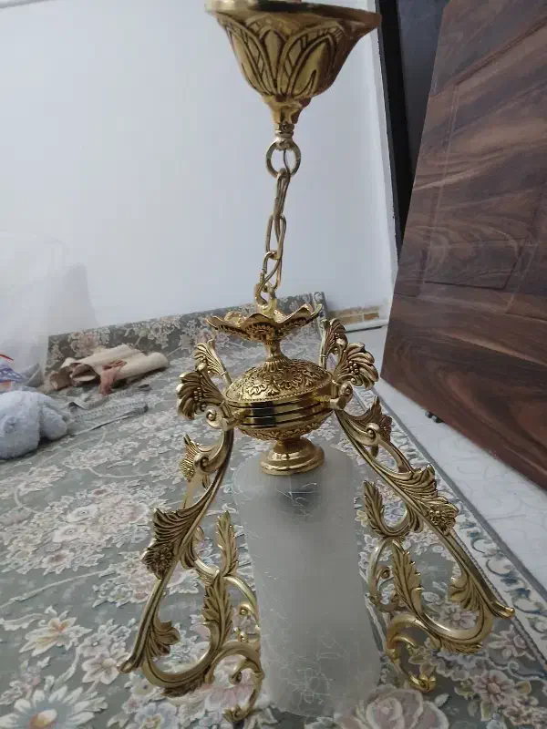 یک عدد لوستر سلطنتی|لوستر و چراغ آویز|رشت, استقامت ۱|دیوار