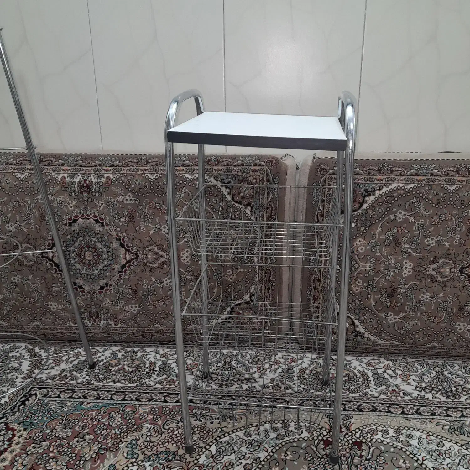 پایه قابلمه وخرده ریزمنزل|آب‌چکان و نظم‌دهنده ظروف|قم, نیروگاه|دیوار
