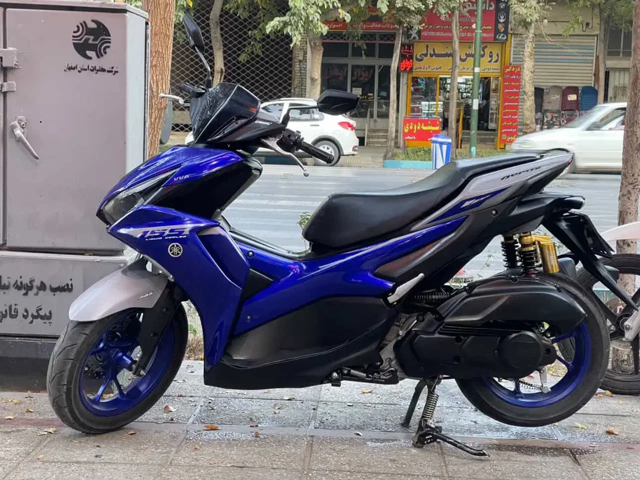 ایروکس اصلی ۴۰۱ تایلندی فول|موتورسیکلت|اصفهان, باغ دریاچه|دیوار