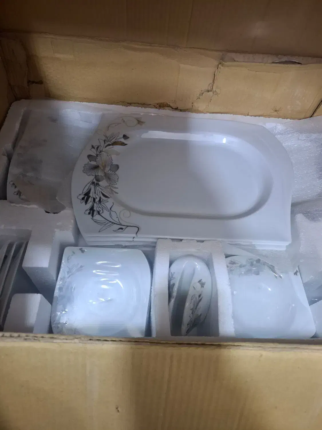 چینی دوازده نفره پردیس|ظروف سرو و پذیرایی|گلستان (تهران), |دیوار