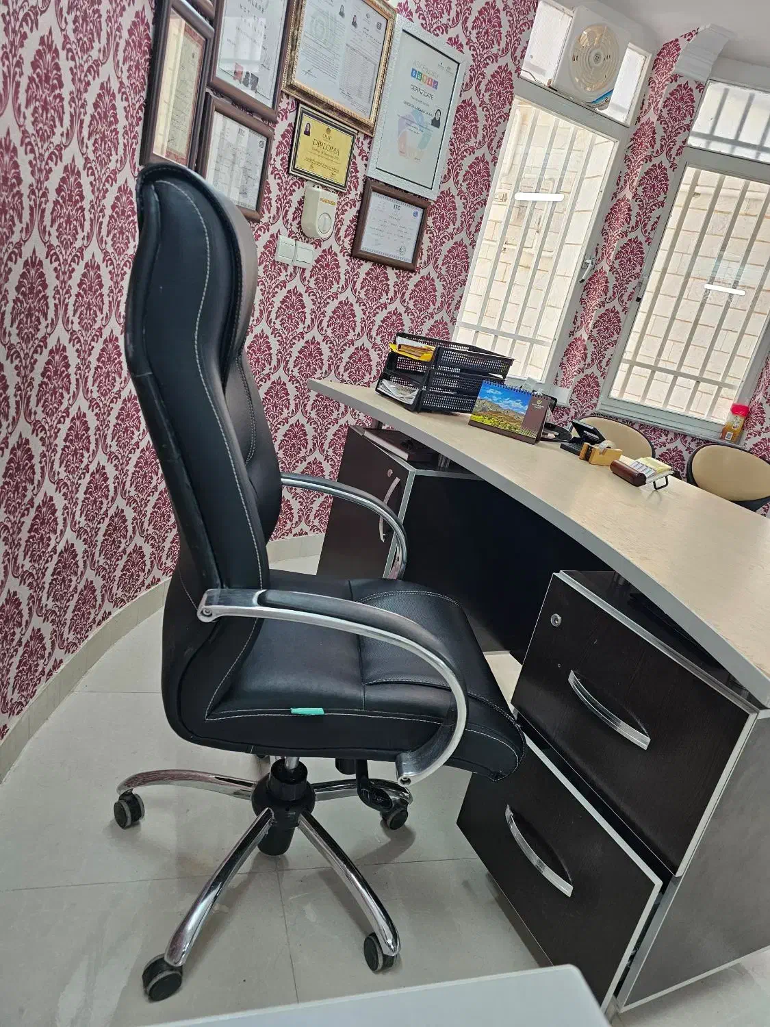 میز و صندلی کار تمیز|دفتر کار|اردبیل, |دیوار