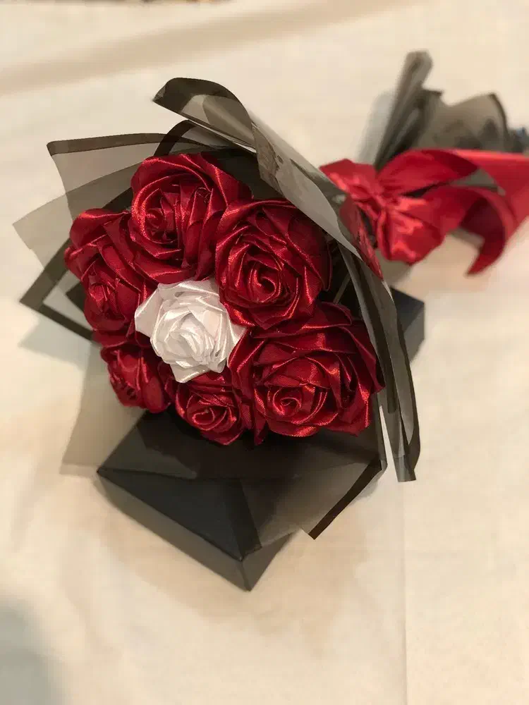 دسته گل روبانی|گل مصنوعی|ارومیه, |دیوار