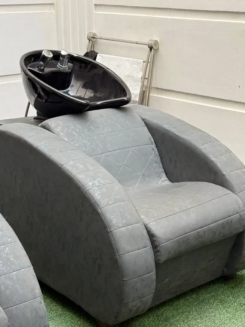 فروش وسایل سالن زیبایی به علت تغییر دکوراسیون|آرایشگاه و سالنهای زیبایی|یزد, |دیوار