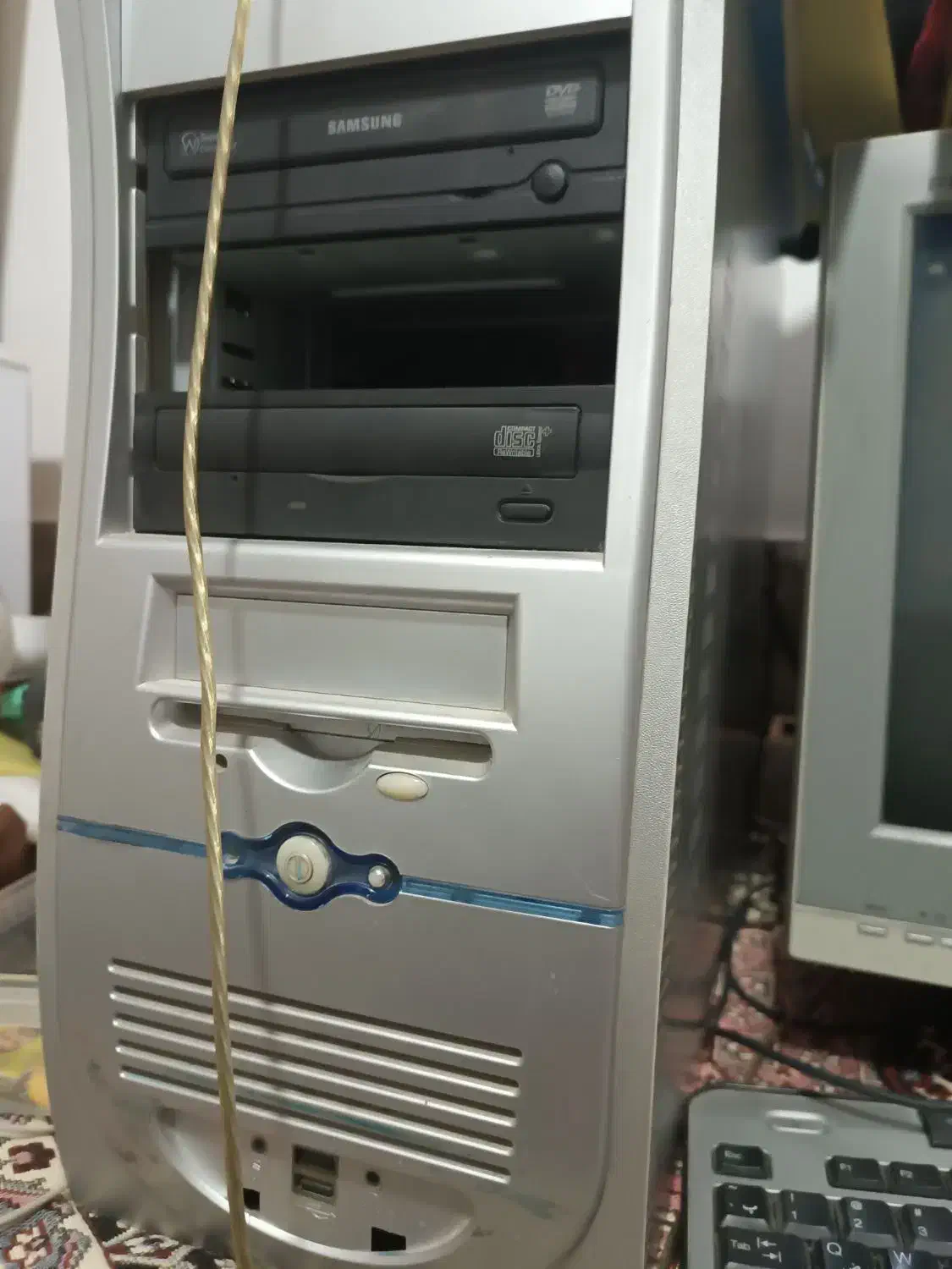 کامپیوتر کیس و موس و کیبورد کاملاً|رایانه رومیزی|گرگان, |دیوار