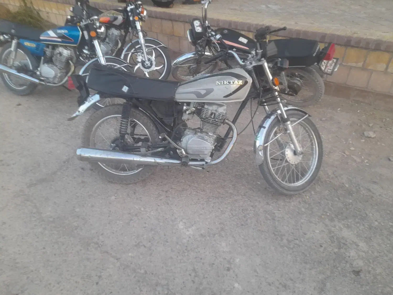 پیشتاز|موتورسیکلت|بم, |دیوار