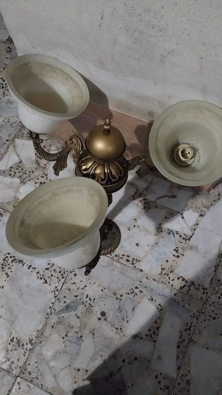 لوستر سه شاخه|لوستر و چراغ آویز|رشت, بازار|دیوار