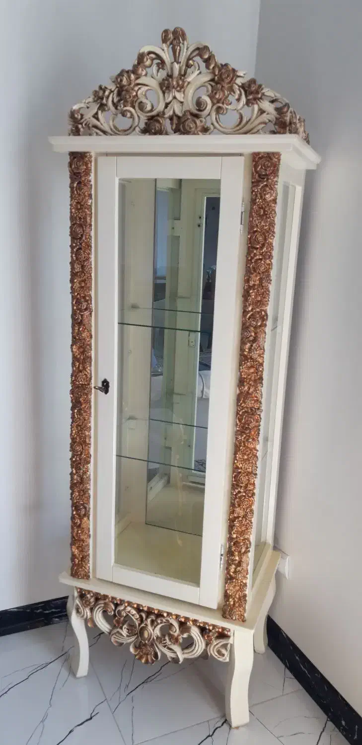 ویترین بسیار تمیز درحدنو قد۱/۹۰|بوفه، ویترین، کنسول|پردیس, فاز ۴|دیوار