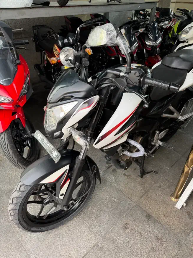 پالس ان اس ۲۰۰ مشکی مدل ۱۳۹۶ NS200|موتورسیکلت|تهران, گمرک|دیوار