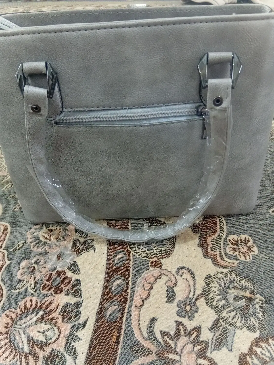 کیف|کیف، کفش، کمربند|آمل, |دیوار