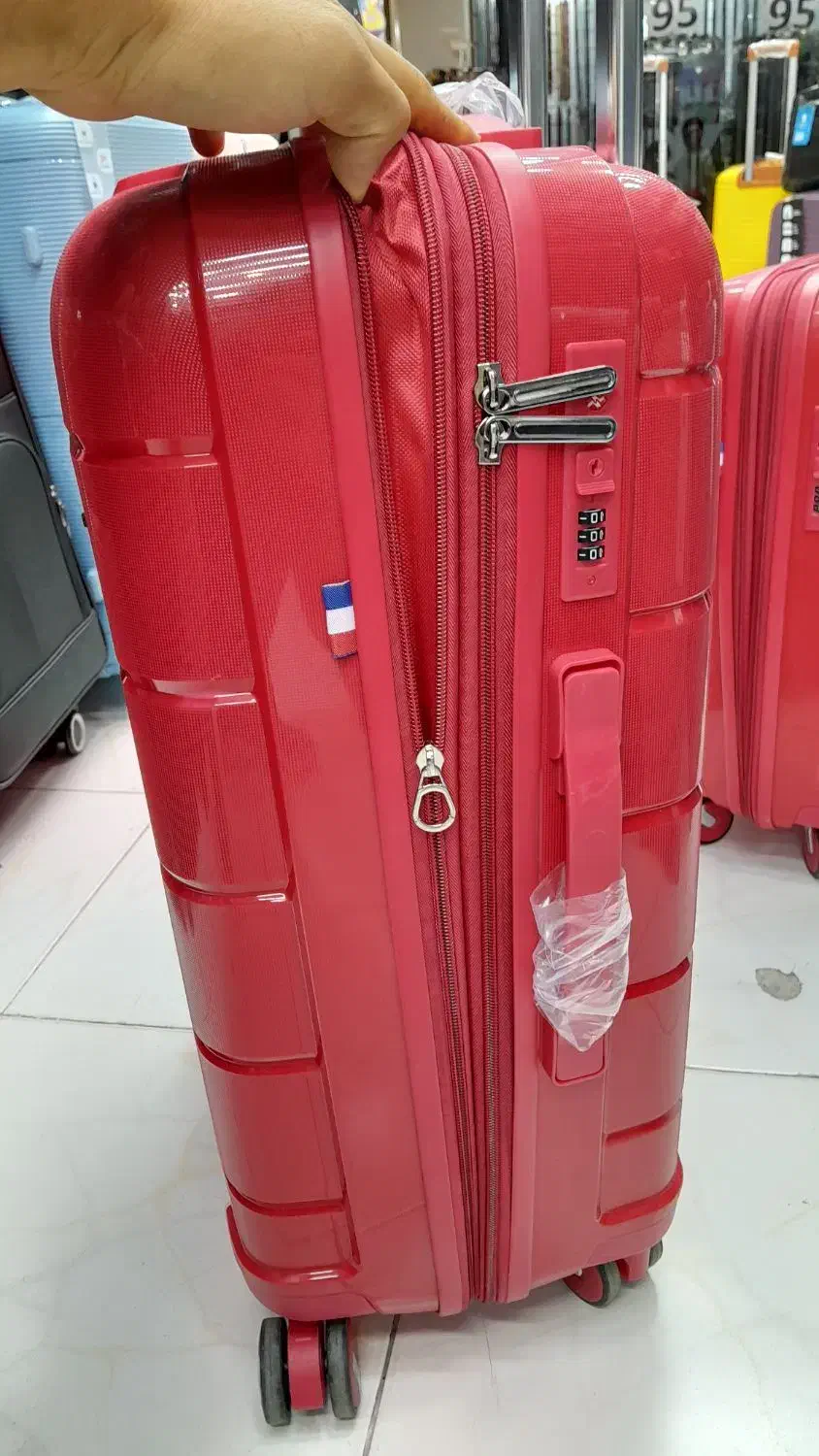 حراج چمدان ضربه خورده|حراج|درگهان, |دیوار