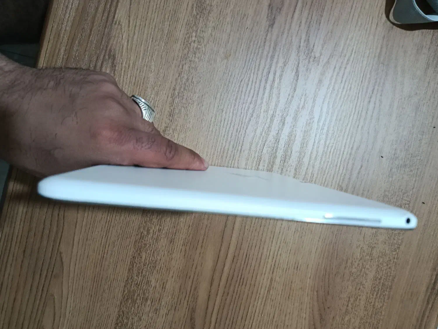 تبلت|تبلت|تهران, فلسطین (میدان انقلاب)|دیوار