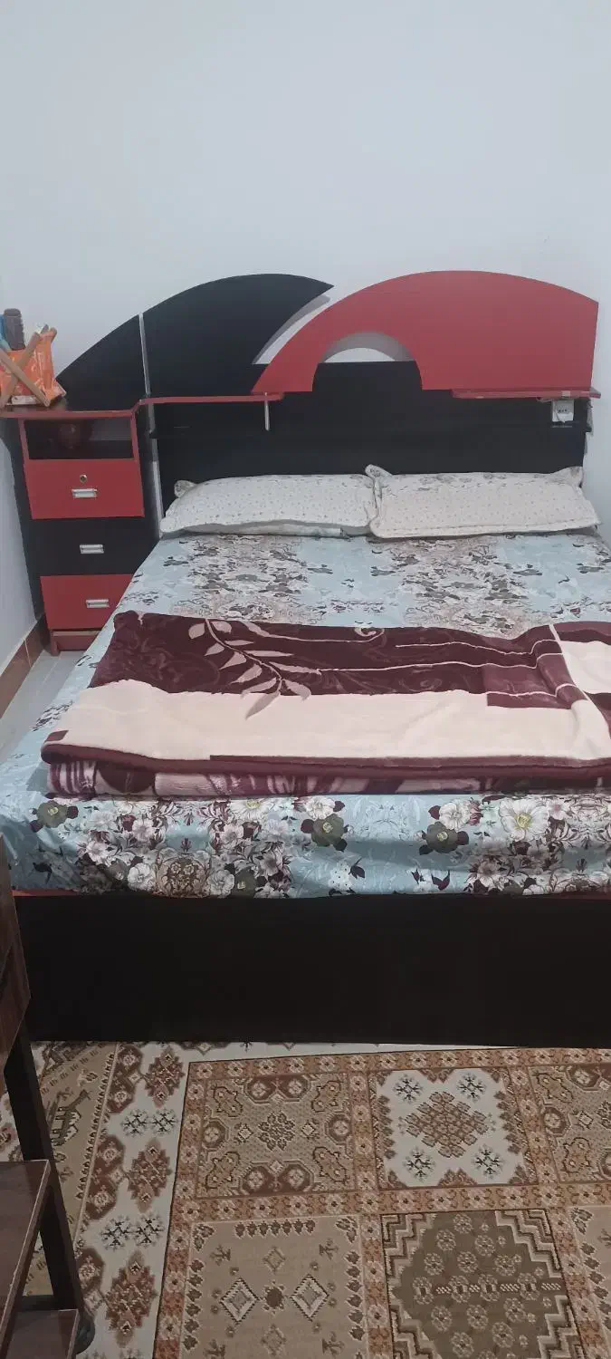 تخت خواب دو نفره همراه با تشک|تخت و سرویس خواب|محمدیه-قزوین, |دیوار
