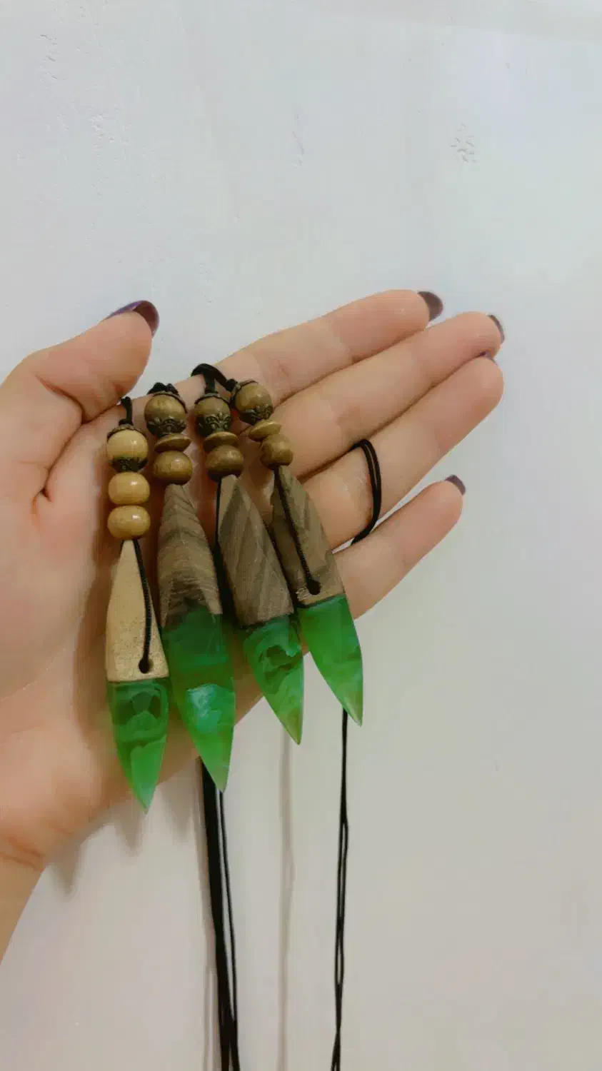 زیورآلات رزینی چوبی|جواهرات|اصفهان, قلعه طبره|دیوار