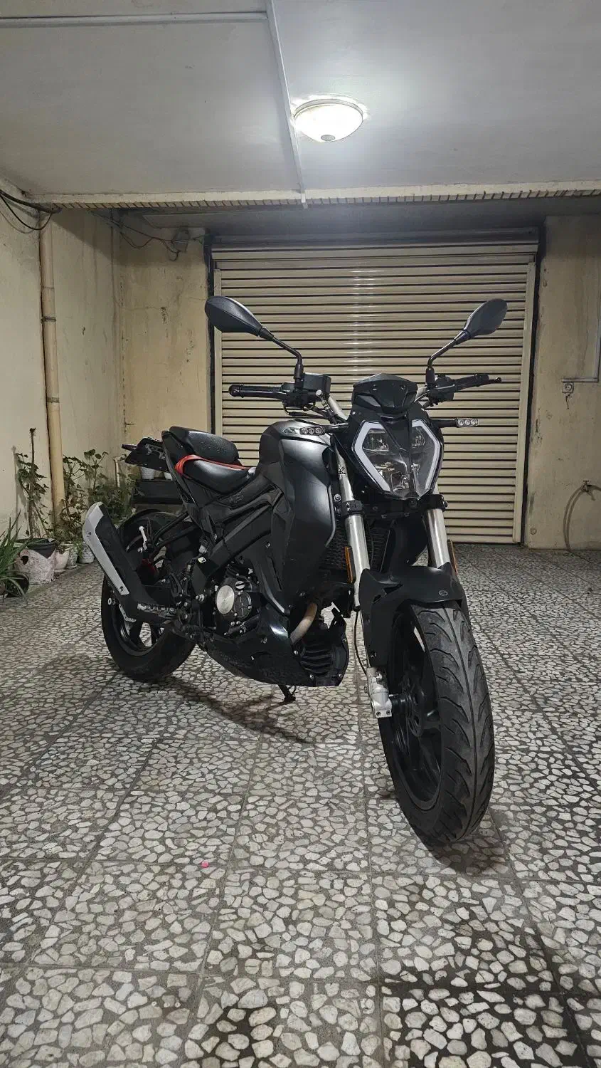 بنلی ۱۸۰ اس|موتورسیکلت|رشت, منظریه|دیوار