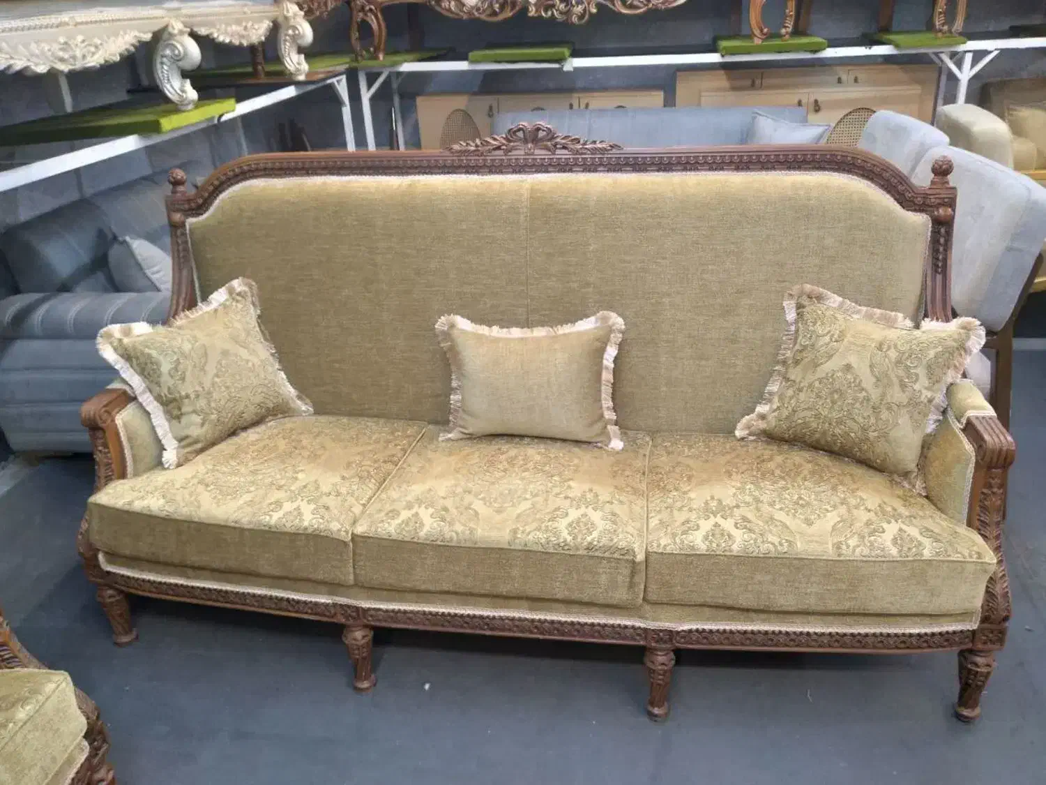 مبل ۹نفره سلطنتی چوب گردو|مبلمان خانگی و میز عسلی|آق قلا, |دیوار